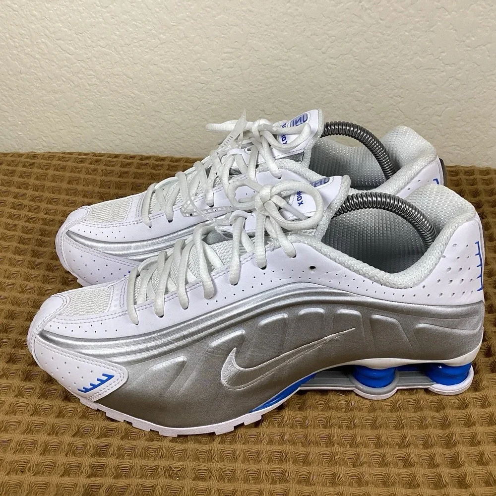 NEW Nike Shox R4 Womens Sz 9 White Photo Blue Hero Silver AR3565-105